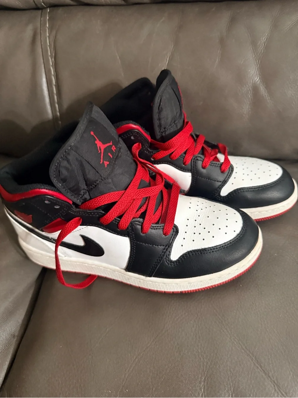 Nike Jordan 1 Mid in Black, White & Red size 6 youth